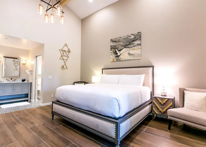 Hotel Creekside